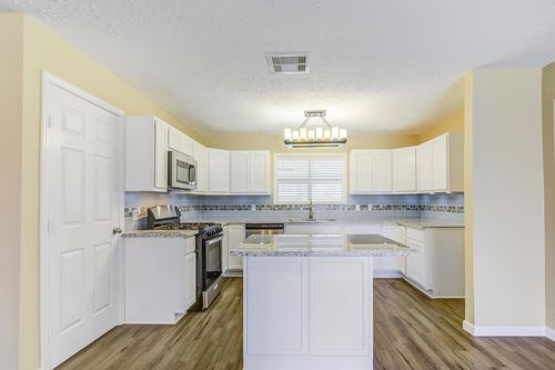 1406 W Talmage St, Alvin, TX, 77511-5949 | Card Image