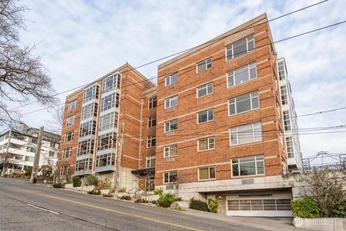 401-720 Queen Anne Ave N, Seattle, WA, 98109-4075 | Card Image