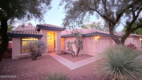 5585 N Moccasin Trl, Tucson, AZ, 85750-7015 | Card Image