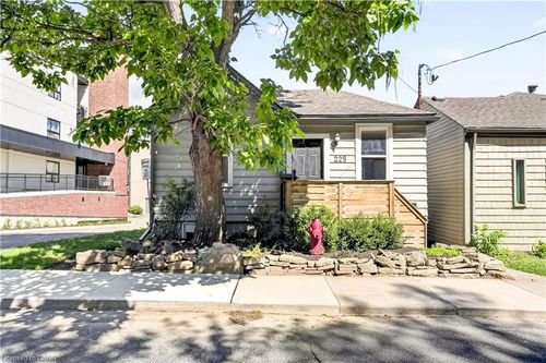 225 Charlton Ave E, Hamilton, ON, L8N1Z2 | Card Image