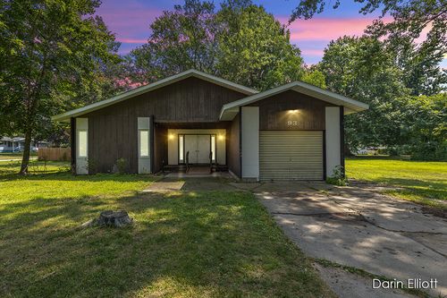 93 Robinson St, Lyons, MI, 48851-9806 | Card Image