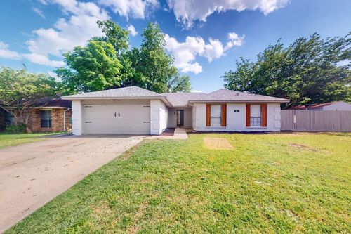 901 Larue Dr, Cedar Hill, TX, 75104-7207 | Card Image