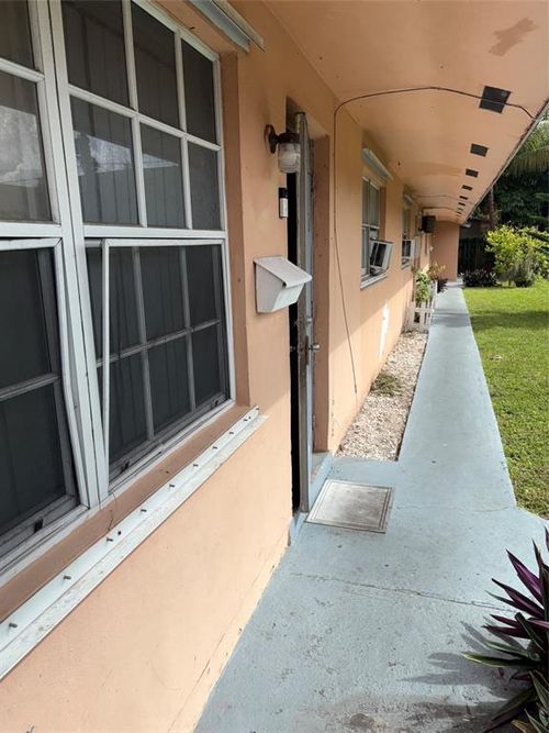 318 Sw 2nd Ct, Pompano Beach, FL, 33060-4778 | Card Image