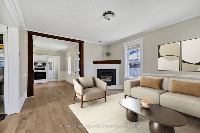 111 Penetang St, House other with 2 bedrooms, 2 bathrooms and 4 parking in Barrie ON | Image 4