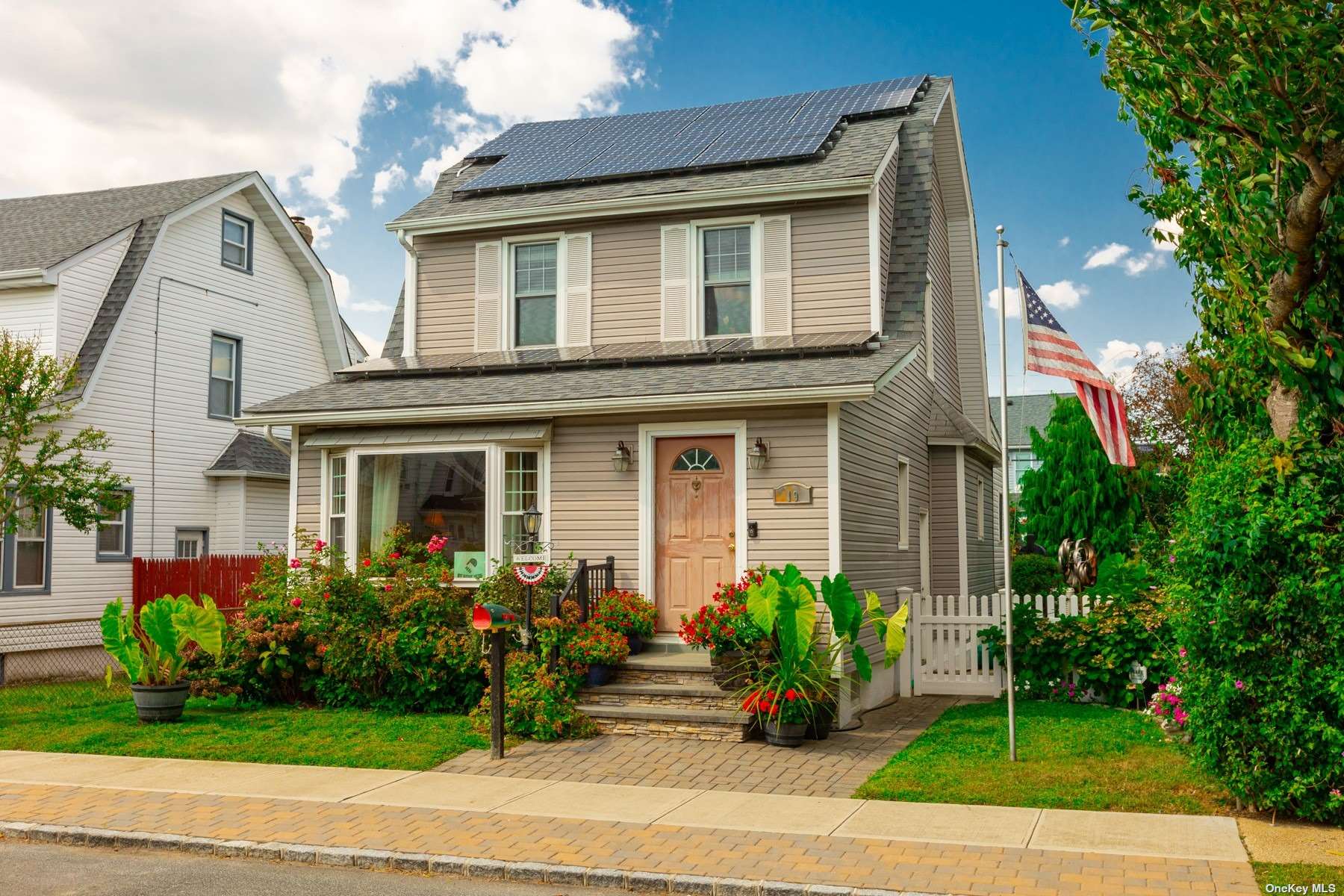 Evergreen Dr, Lindenhurst, NY 11757