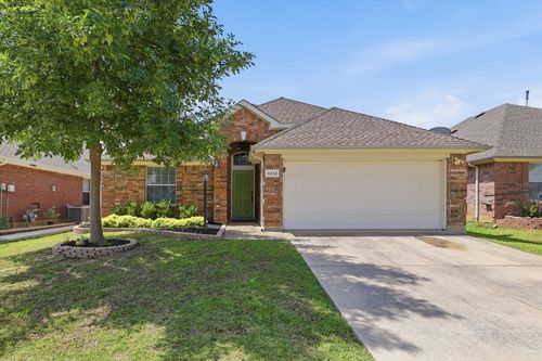 3232 Chesington Dr, Fort Worth, TX, 76137-6647 | Card Image