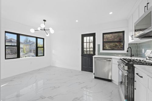 22109 131st Ave, Springfield Gardens, NY, 11413-1604 | Card Image