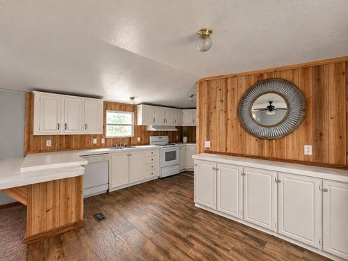 309, 331, 344 Holmes Road, Onalaska, TX, 77360 | Card Image