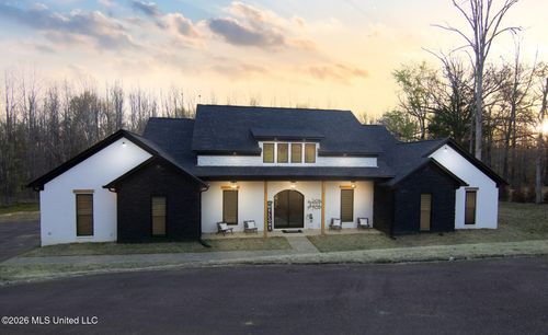 4352 Trumpington Cv, Southaven, MS, 38672-8149 | Card Image