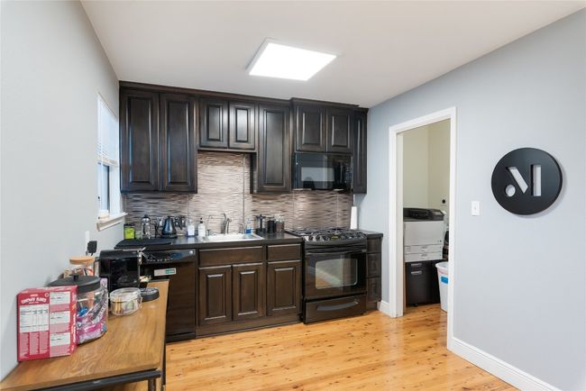 1309 Chestnut Ave, Home with 5 bedrooms, 4 bathrooms and 3 parking in Austin TX | Image 12