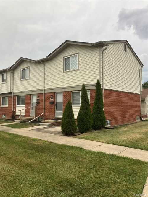 20850 Hunt Dr, Roseville, MI, 48066-2218 | Card Image