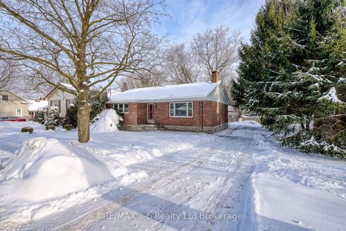 387 Wellington St, Ingersoll, ON, N5C3L6 | Card Image