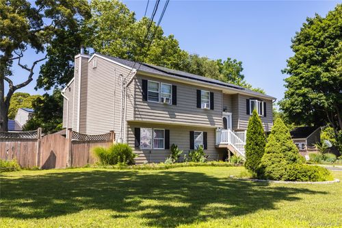 5 2nd St, Coram, NY, 11727-3706 | Card Image