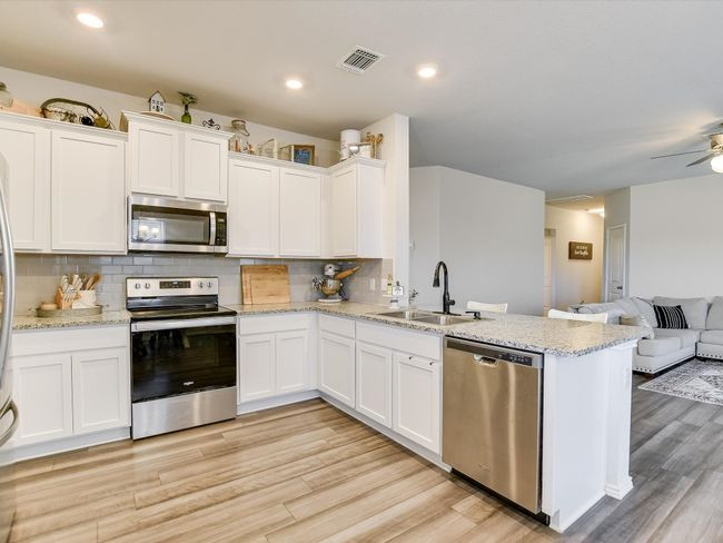 1640 Th Johnson, House other with 3 bedrooms, 2 bathrooms and 4 parking in Taylor TX | Image 10