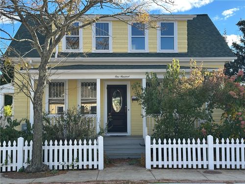 100 Maple Ave, Barrington, RI, 02806-3520 | Card Image