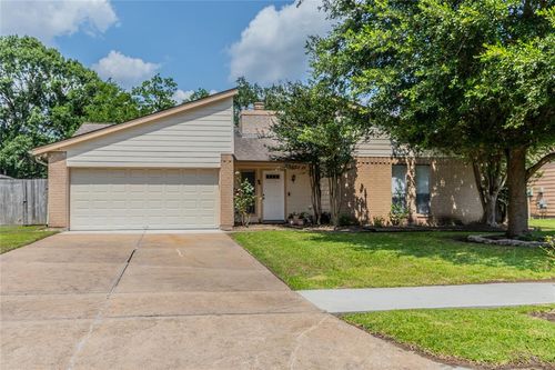 16841 Aprilmont Dr, Sugar Land, TX, 77498-1942 | Card Image