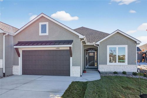 11560 S Olathe View Rd, Olathe, KS, 66061-5021 | Card Image