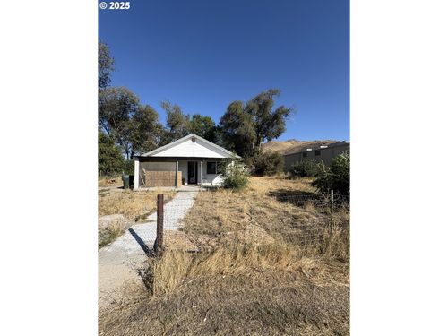 324 10th St N, Vale, OR, 97918-1220 | Card Image