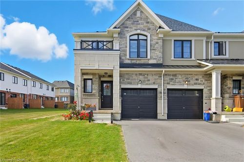 18 Mia Dr, Hamilton, ON, L9B0K1 | Card Image