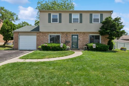 1313 Glen Hill Dr, Glendale Heights, IL, 60139-2704 | Card Image