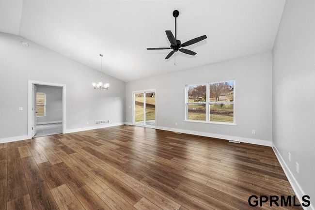 1314 Silver Ln, House other with 3 bedrooms, 2 bathrooms and 3 parking in Crescent IA | Image 5