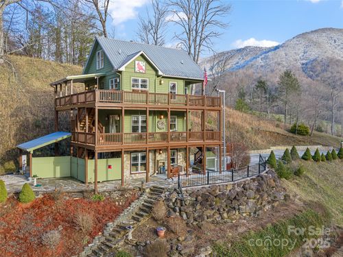 342 Big Rock Creek Dr, Bakersville, NC, 28705-0682 | Card Image