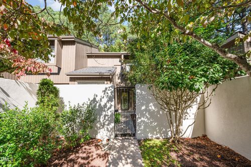 2 Vauxhall Pl, Chapel Hill, NC, 27517-8615 | Card Image