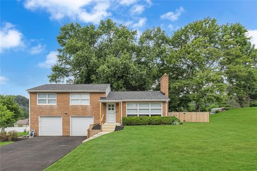 132 Wallace Cir, Aliquippa, PA, 15001-4737 | Card Image