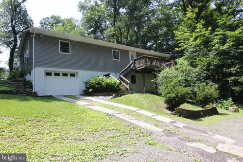 979 Gravel Pike, SCHWENKSVILLE, PA, 19473-1849 | Card Image