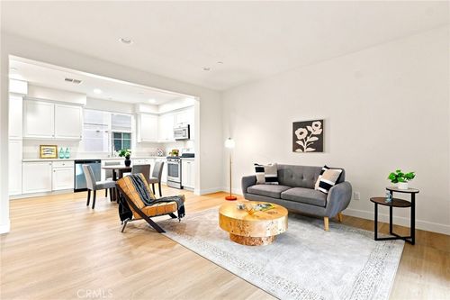 184 Royal Way, Upland, CA, 91786-6798 | Card Image