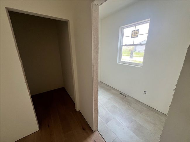 7608 Country Creek Ln, House other with 5 bedrooms, 3 bathrooms and null parking in Cedar Rapids IA | Image 5