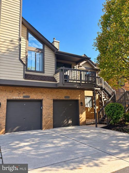 1605 Augusta Cir, MOUNT LAUREL, NJ, 08054-2752 | Card Image