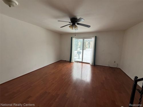 4446 15 Mile Rd, Sterling Heights, MI, 48310-5586 | Card Image