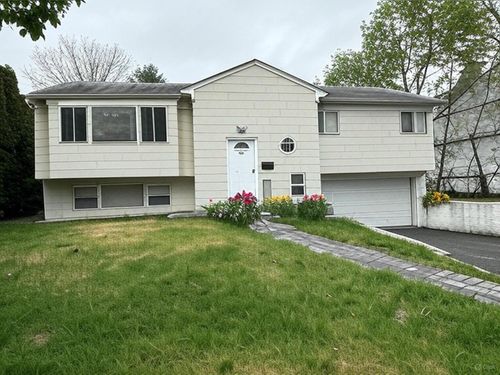 5 Elm St, Spring Valley, NY, 10977-8329 | Card Image