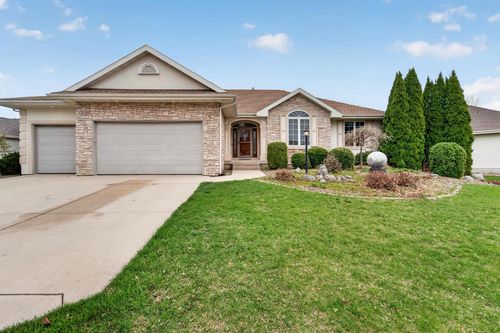 609 S Meadowbrook Ln, Waunakee, WI, 53597-2829 | Card Image