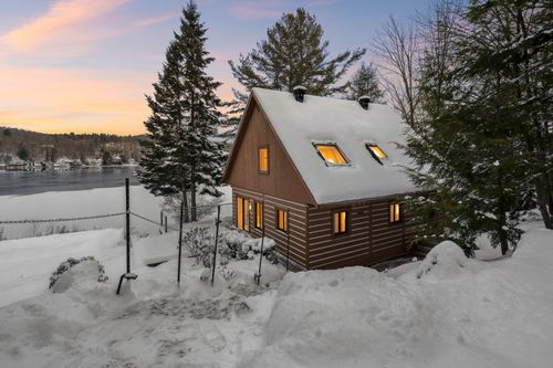 222 305e Av, Saint Hippolyte, QC, J8A2W2 | Card Image