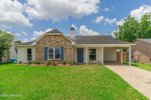 122 Pebble Beach Dr, Youngsville, LA, 70592-5208 | Card Image