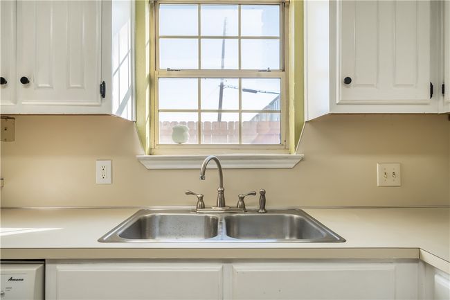 1355 S 11 Th St, Condo with 2 bedrooms, 3 bathrooms and null parking in Waco TX | Image 6