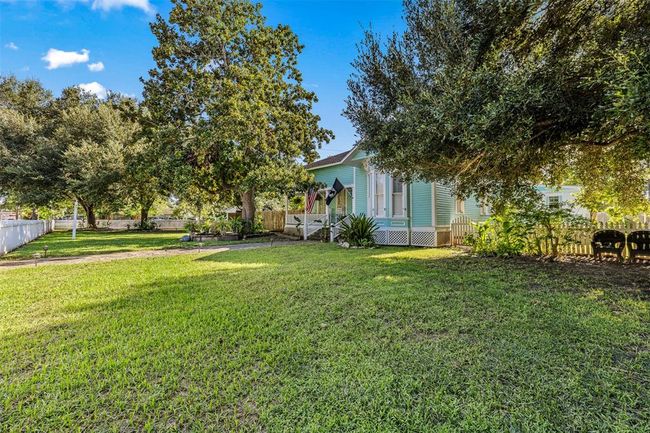 Almost 1/2 acre lot provides lots of room for you, your family and your fur babies. | Image 25