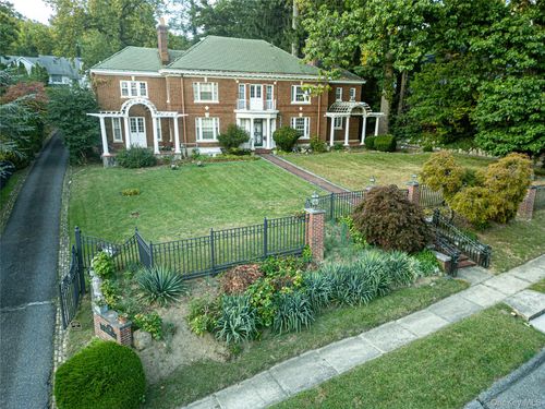26 Overlook Cir, New Rochelle, NY, 10804-4502 | Card Image