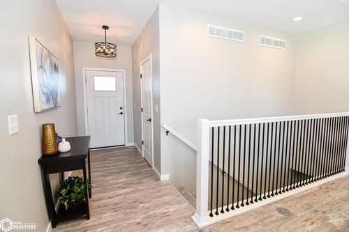 2501 N Terrace Dr, Webster City, IA, 50595-3076 | Card Image