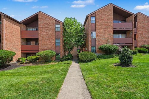 4906 Chalet Dr, Cincinnati, OH, 45217 | Card Image