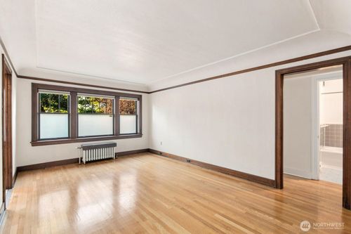 110-1631 16th Ave, Seattle, WA, 98122-4054 | Card Image