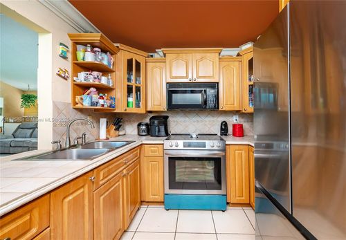 apt-203-10010 Nw 9th Street Cir, Miami, FL, 33172-5125 | Card Image