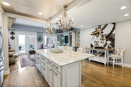 423-5055 Addison Cir, Addison, TX, 75001-6322 | Card Image