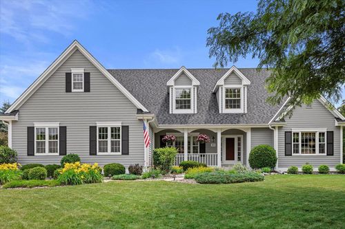 869 Oak Ridge Circle, Hartford, WI, 53027 | Card Image