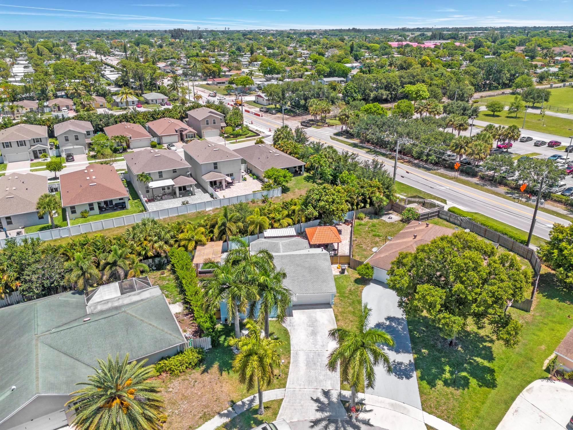 Lawrence Woods Ct, Lake Worth, FL 33462