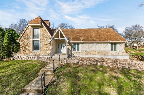 904 Blueberry Ln, Liberty, MO, 64068-1311 | Card Image