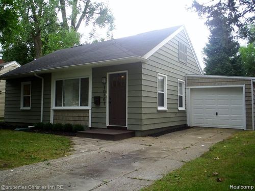 10701 Albany St, Oak Park, MI, 48237-3910 | Card Image