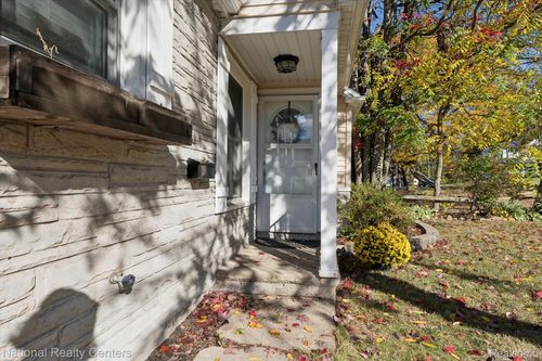 1127 E Commerce St, Milford, MI, 48381-1733 | Card Image